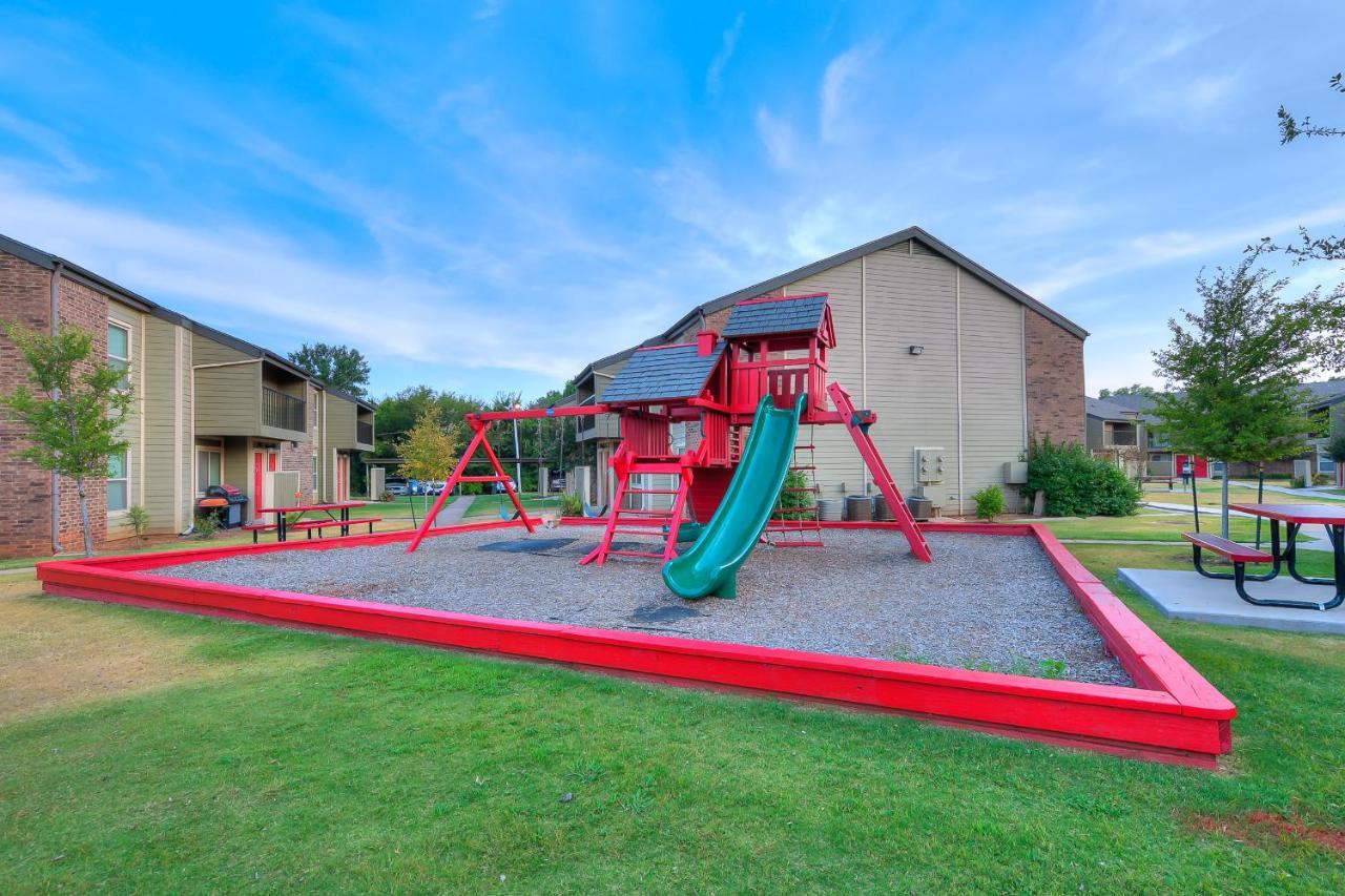 Ou Sooner, Pool & Gym, Bbq, Netflix, 100Mb Internet, Lg Washer & Dryer, Close To Ou! Norman Esterno foto