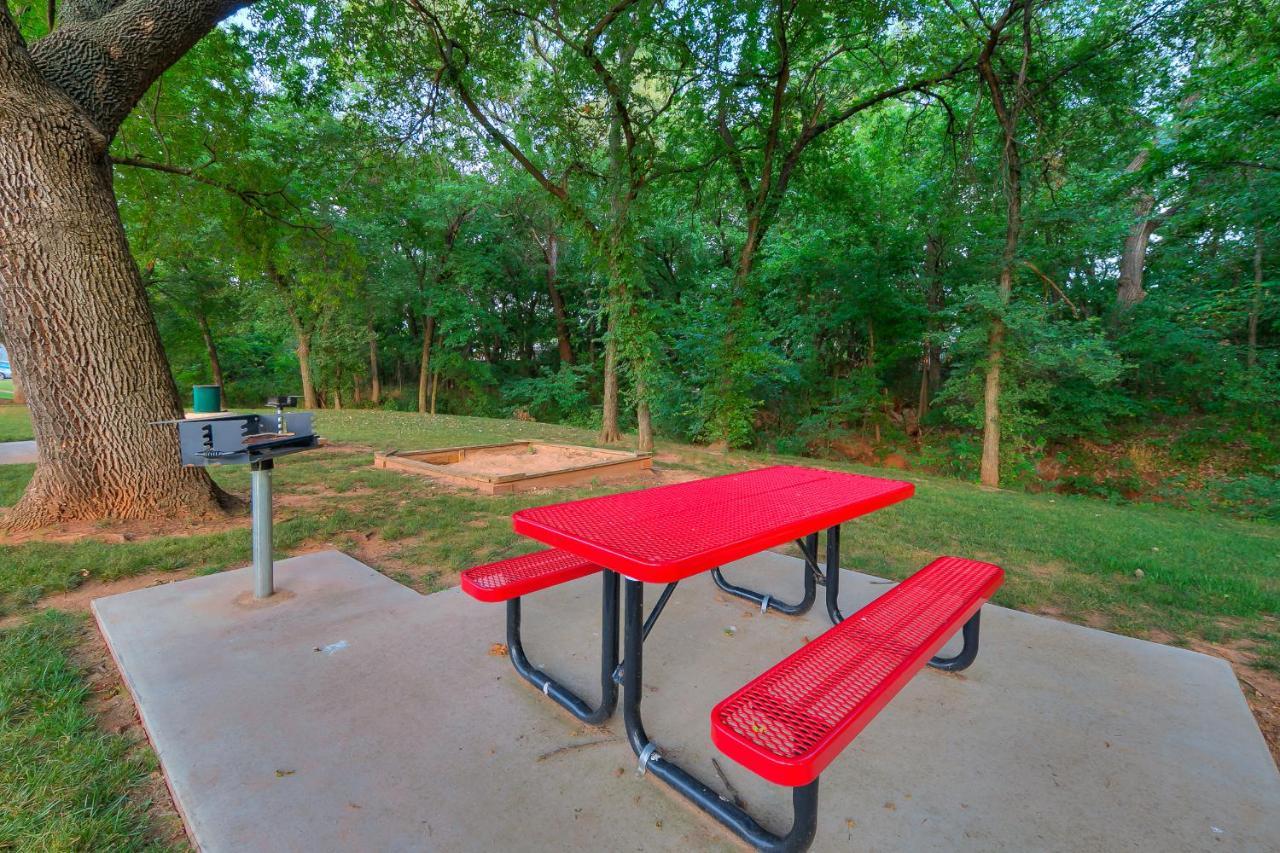 Ou Sooner, Pool & Gym, Bbq, Netflix, 100Mb Internet, Lg Washer & Dryer, Close To Ou! Norman Esterno foto
